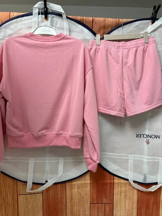 ALO Women's Crewneck Top and Shorts — Suitable for Both Outings and Workouts M - Picture 3 of 6